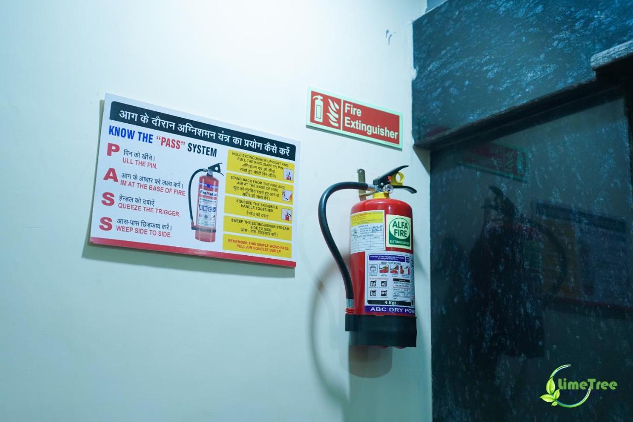 Lime Tree Hotel Near 32Nd Avenue Sector 29 غورغاون المظهر الخارجي الصورة