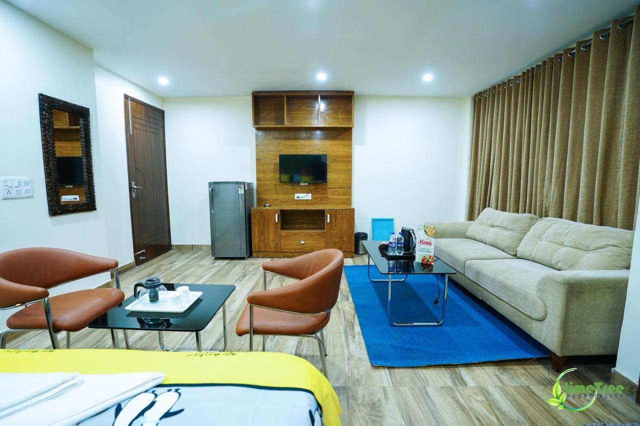Lime Tree Hotel Near 32Nd Avenue Sector 29 غورغاون المظهر الخارجي الصورة